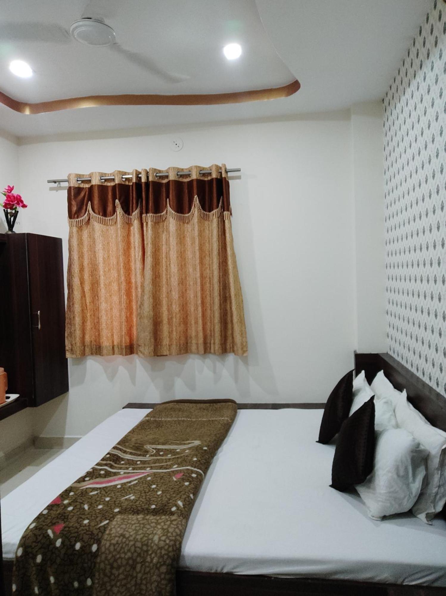 Hotel Vrandavan Palace Near Mahakal Temple Ujjain Dış mekan fotoğraf