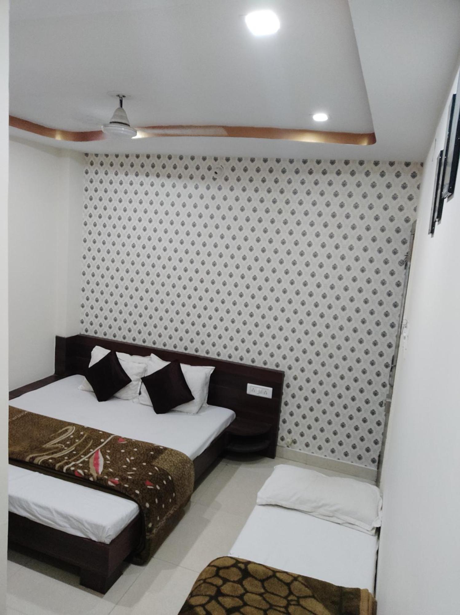 Hotel Vrandavan Palace Near Mahakal Temple Ujjain Dış mekan fotoğraf