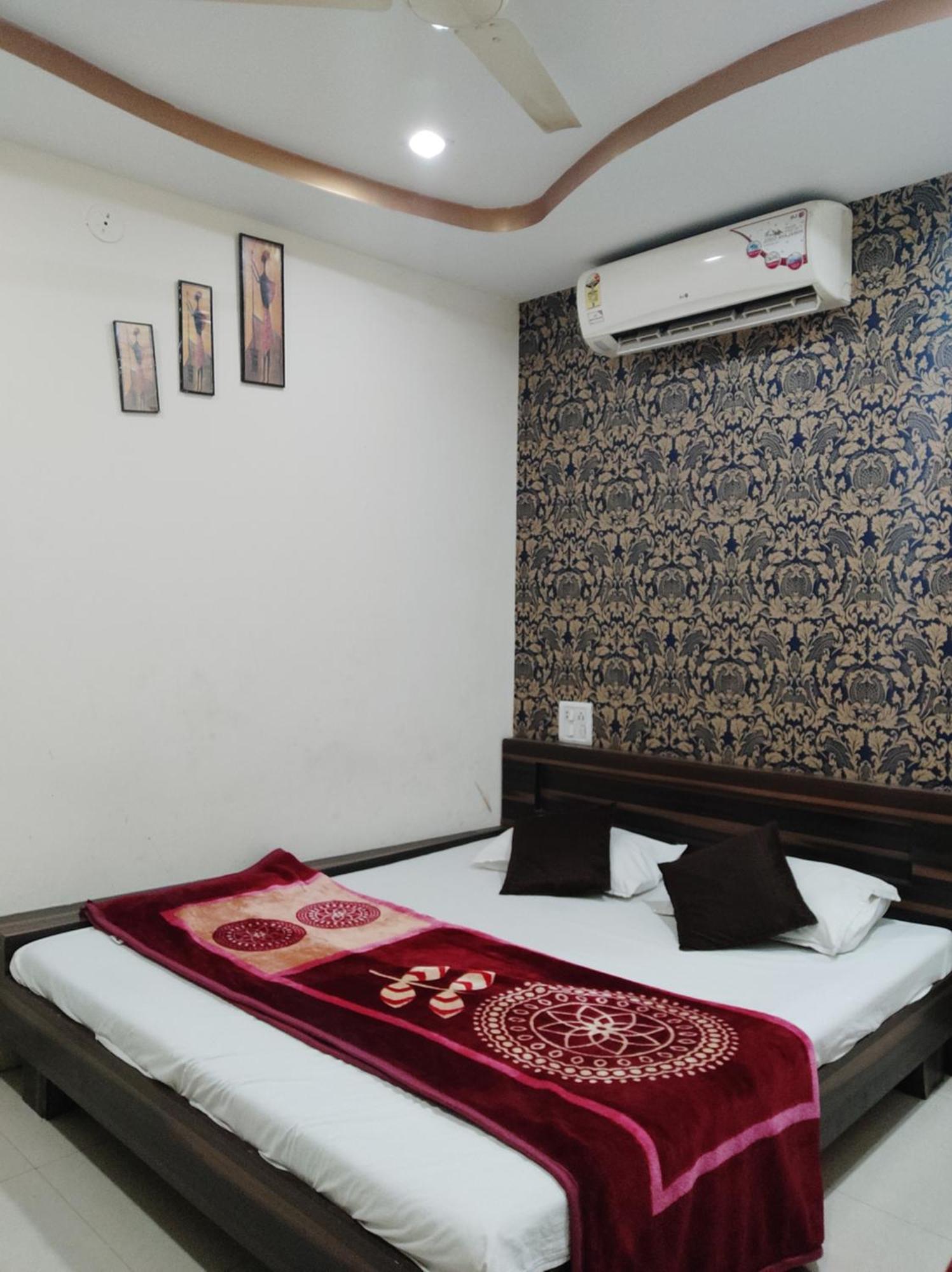 Hotel Vrandavan Palace Near Mahakal Temple Ujjain Dış mekan fotoğraf