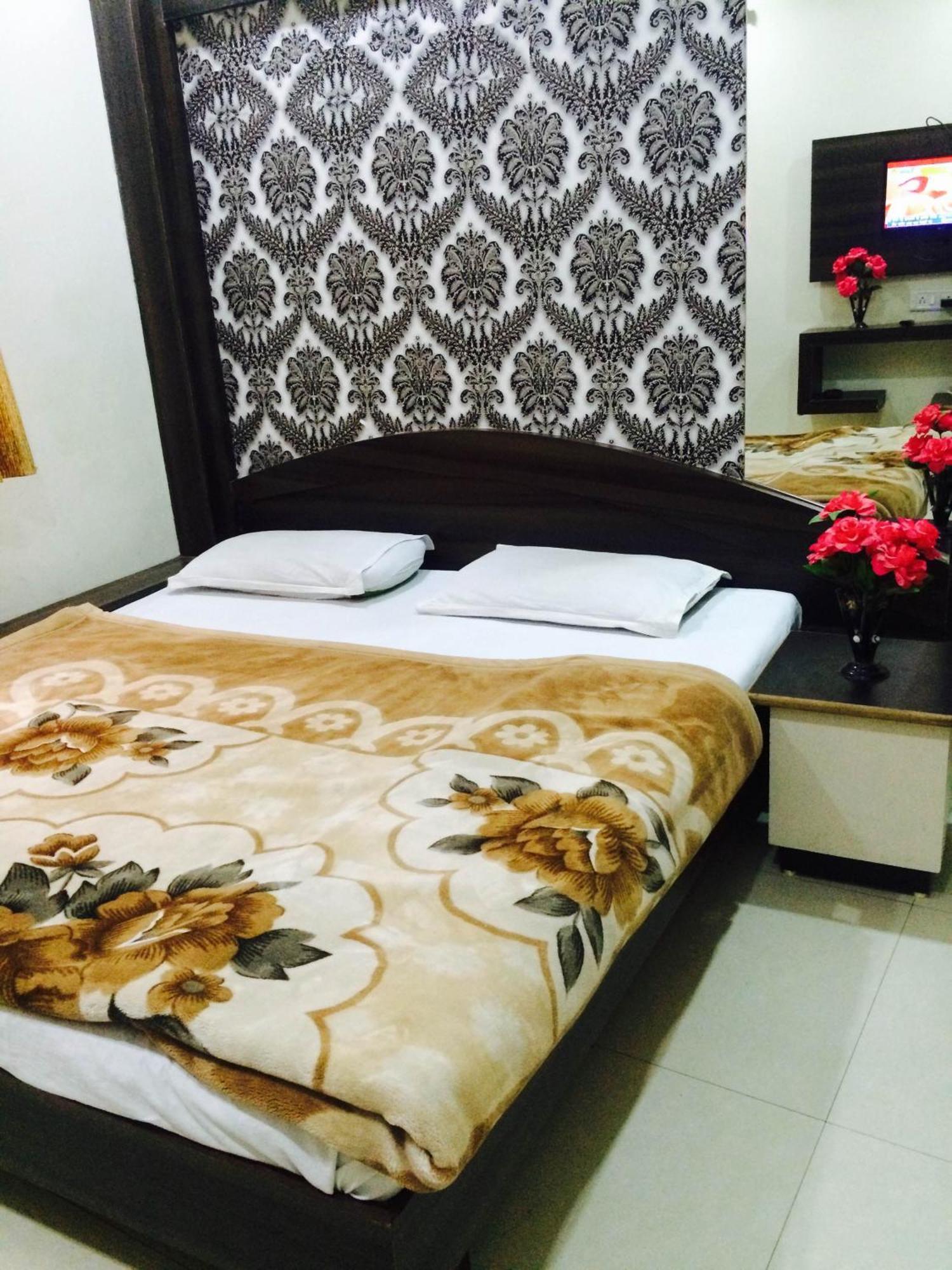 Hotel Vrandavan Palace Near Mahakal Temple Ujjain Dış mekan fotoğraf