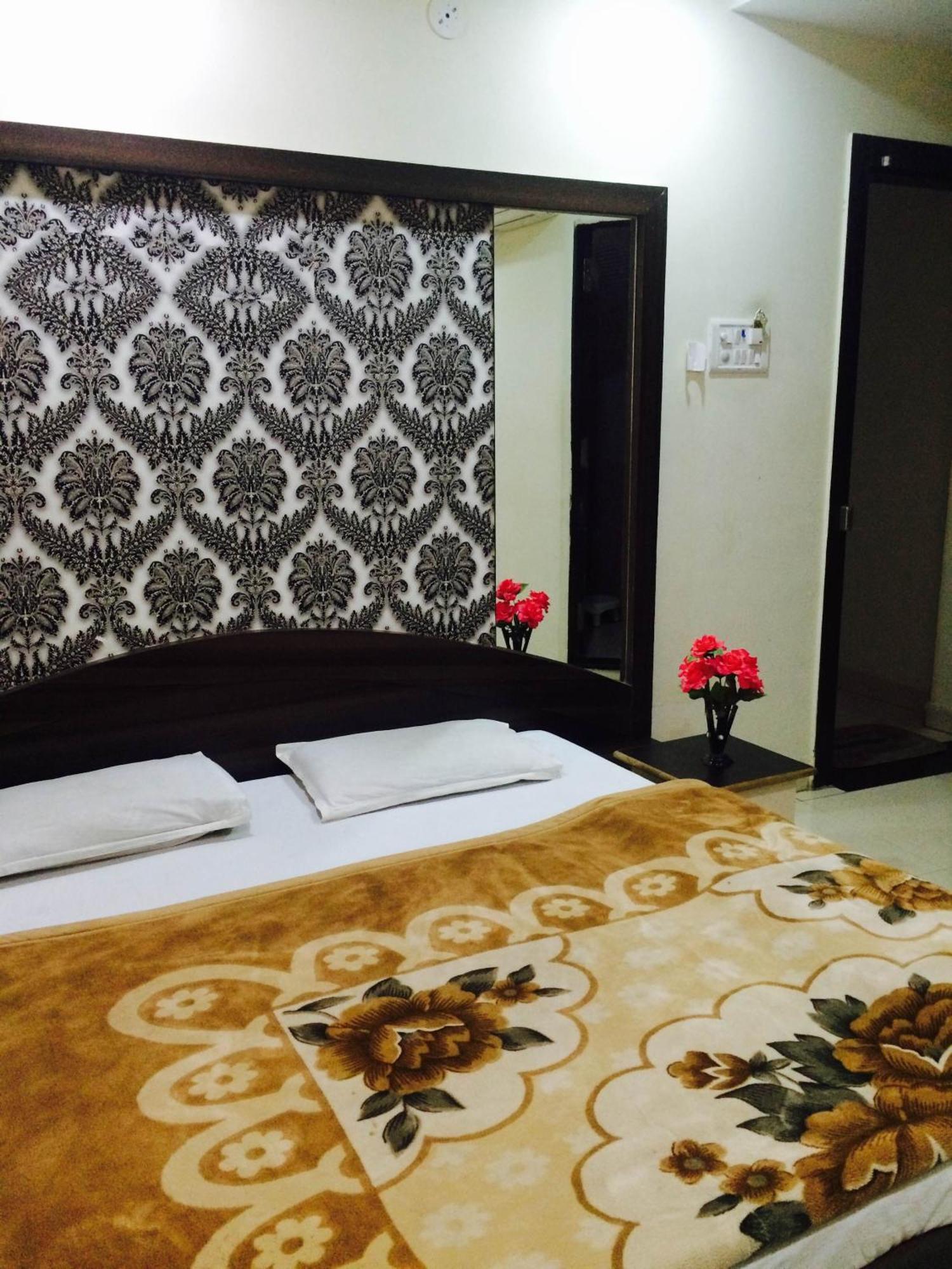 Hotel Vrandavan Palace Near Mahakal Temple Ujjain Dış mekan fotoğraf