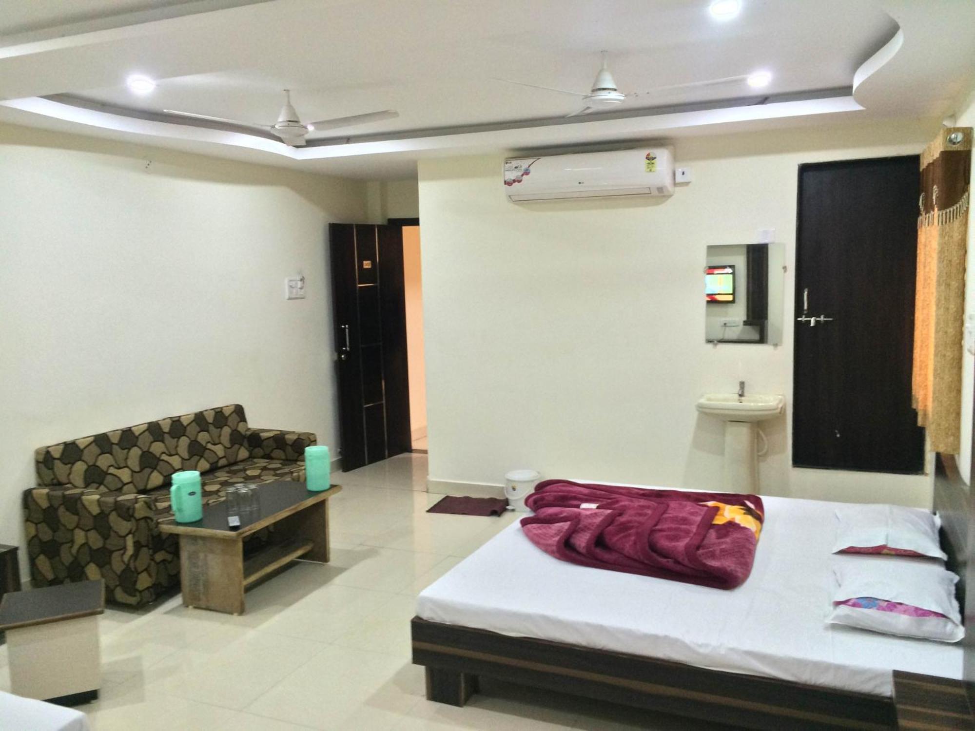 Hotel Vrandavan Palace Near Mahakal Temple Ujjain Dış mekan fotoğraf