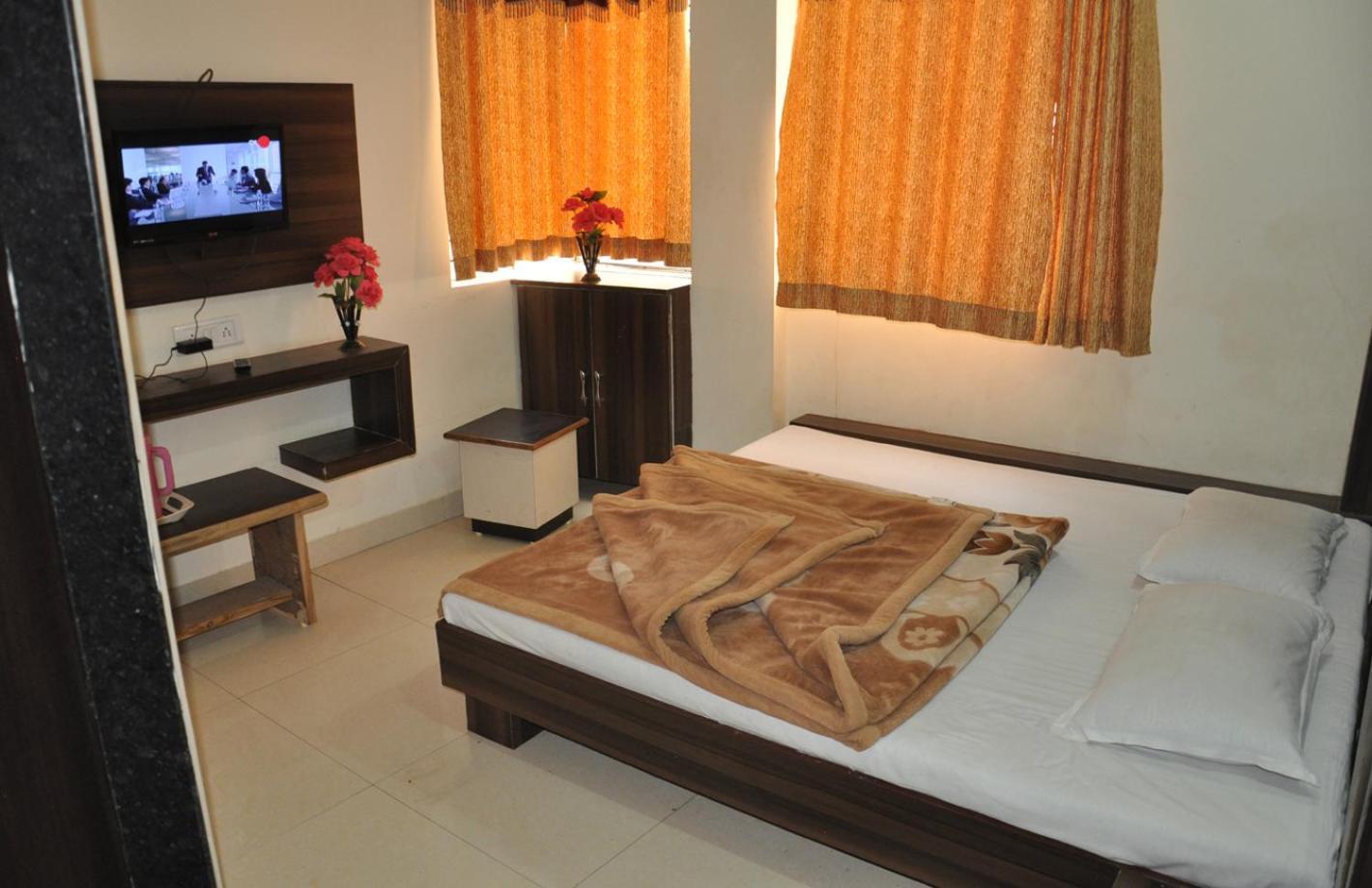 Hotel Vrandavan Palace Near Mahakal Temple Ujjain Dış mekan fotoğraf
