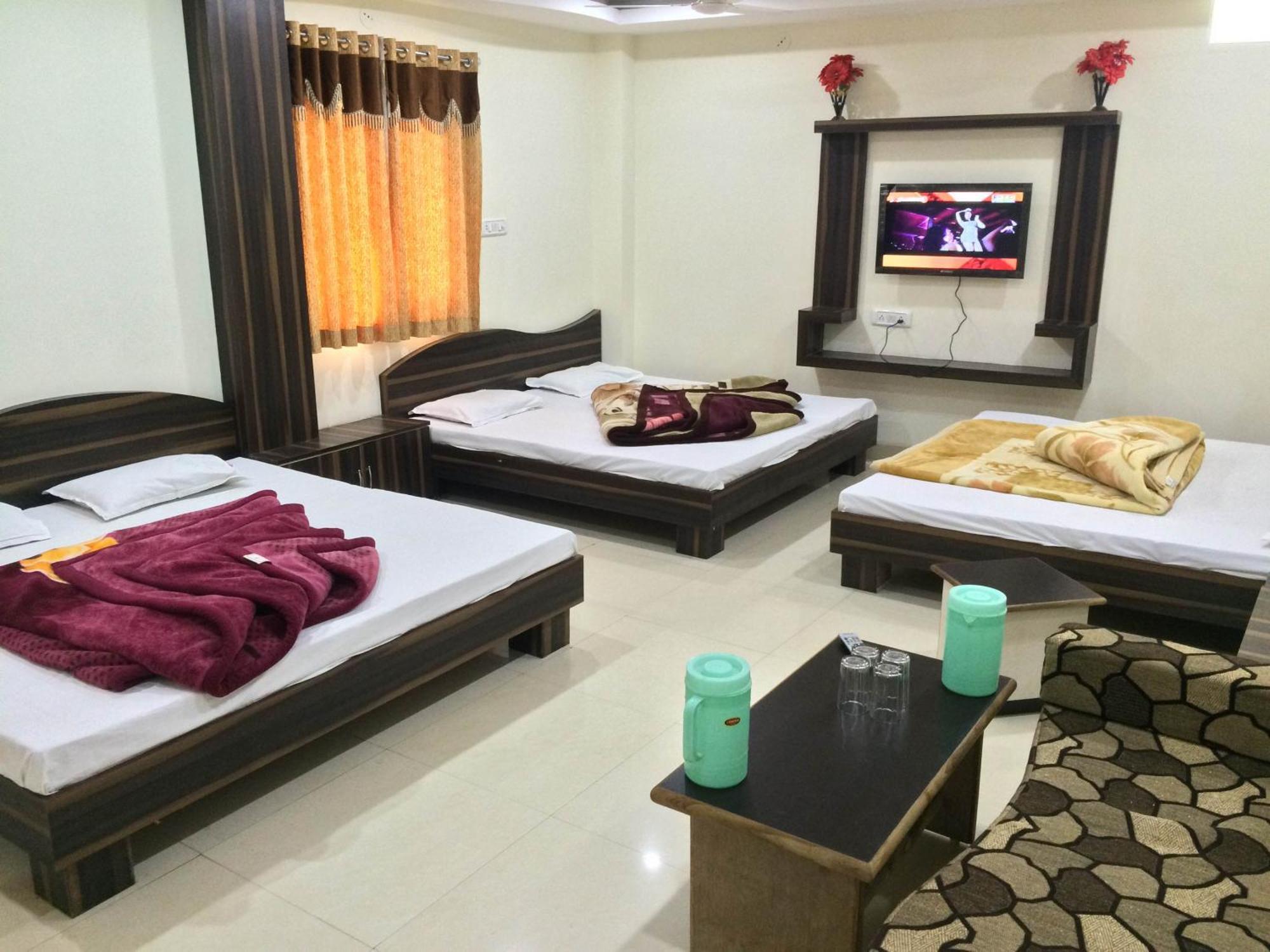 Hotel Vrandavan Palace Near Mahakal Temple Ujjain Dış mekan fotoğraf