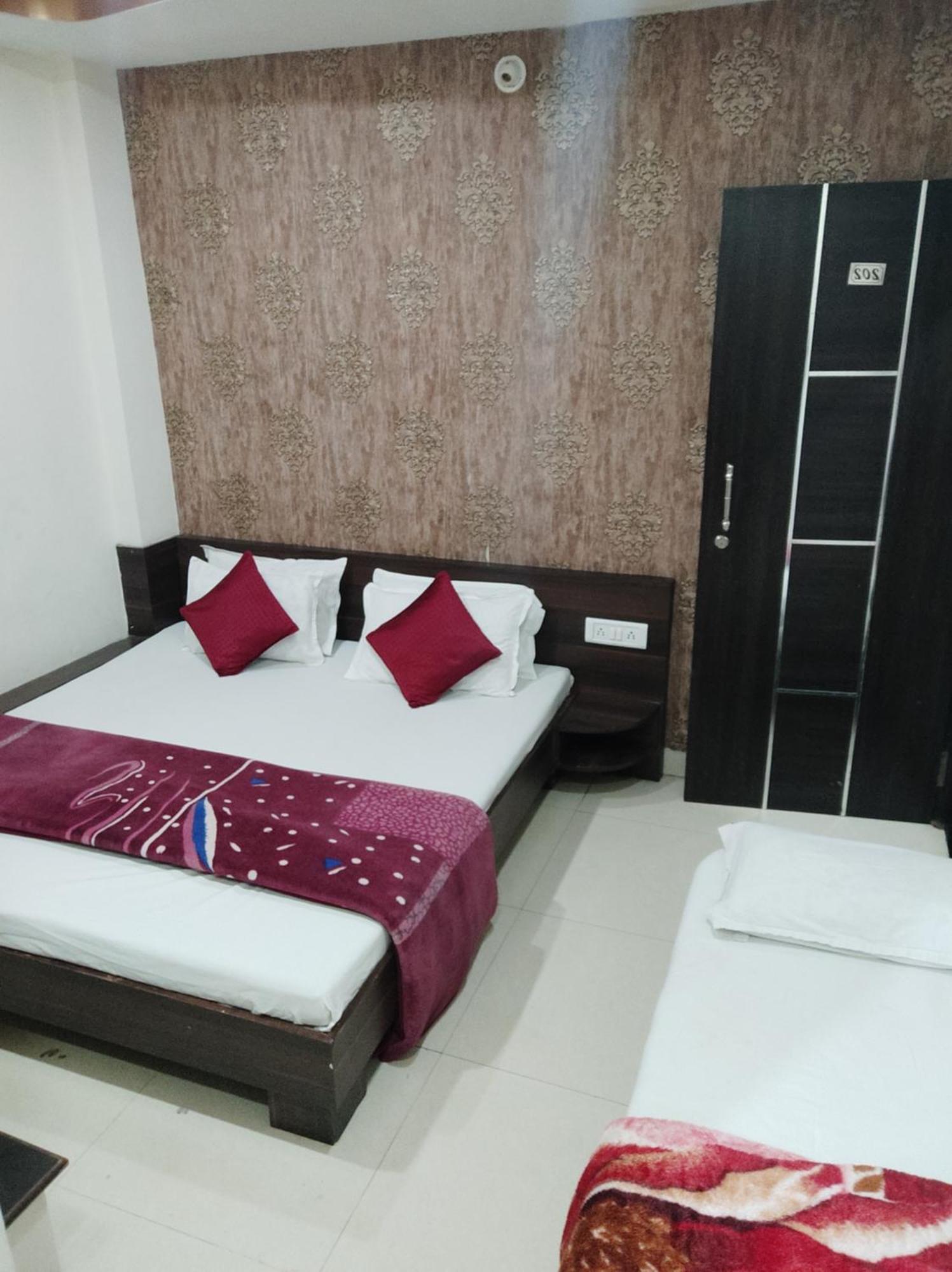 Hotel Vrandavan Palace Near Mahakal Temple Ujjain Dış mekan fotoğraf