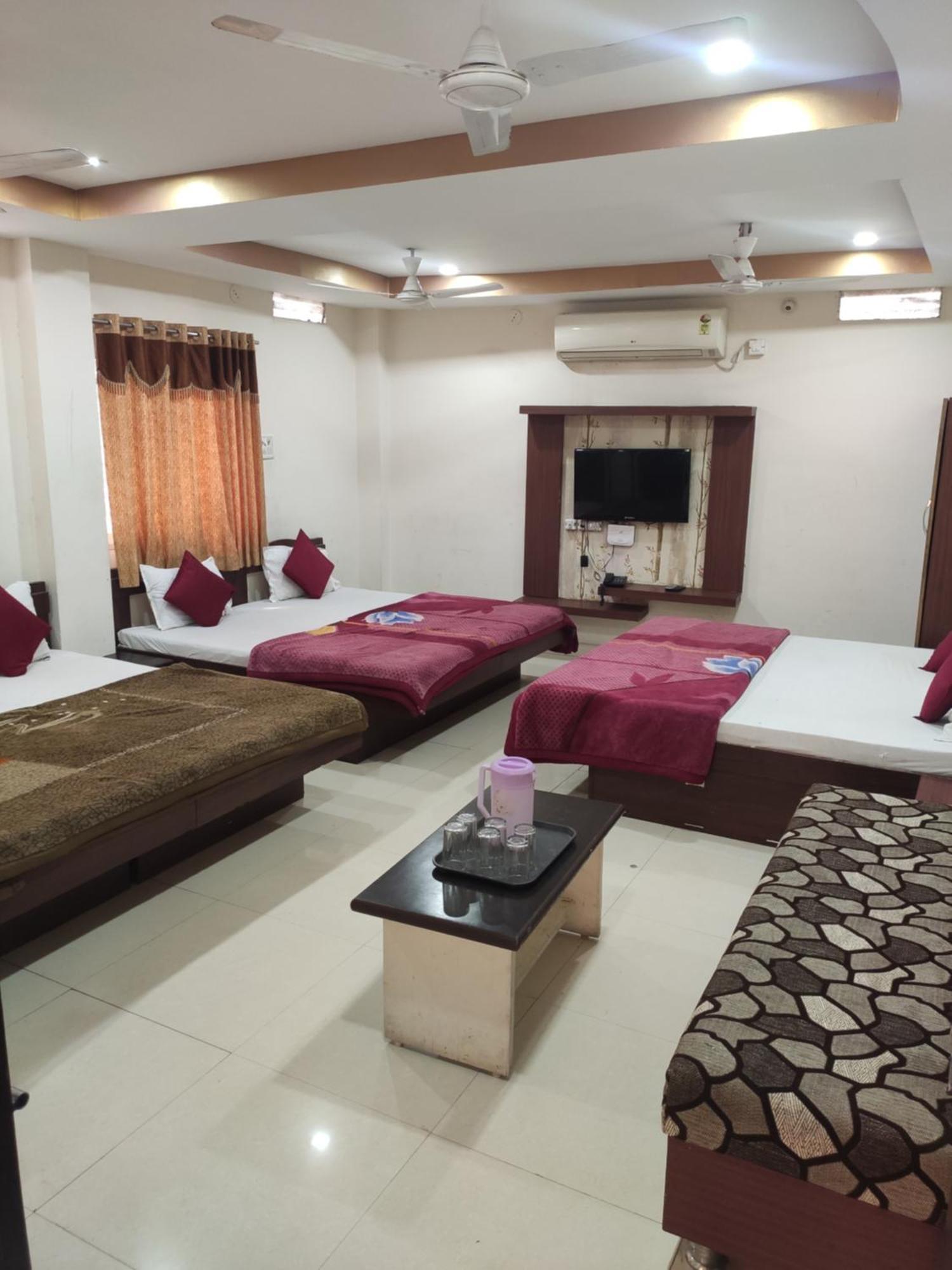 Hotel Vrandavan Palace Near Mahakal Temple Ujjain Dış mekan fotoğraf