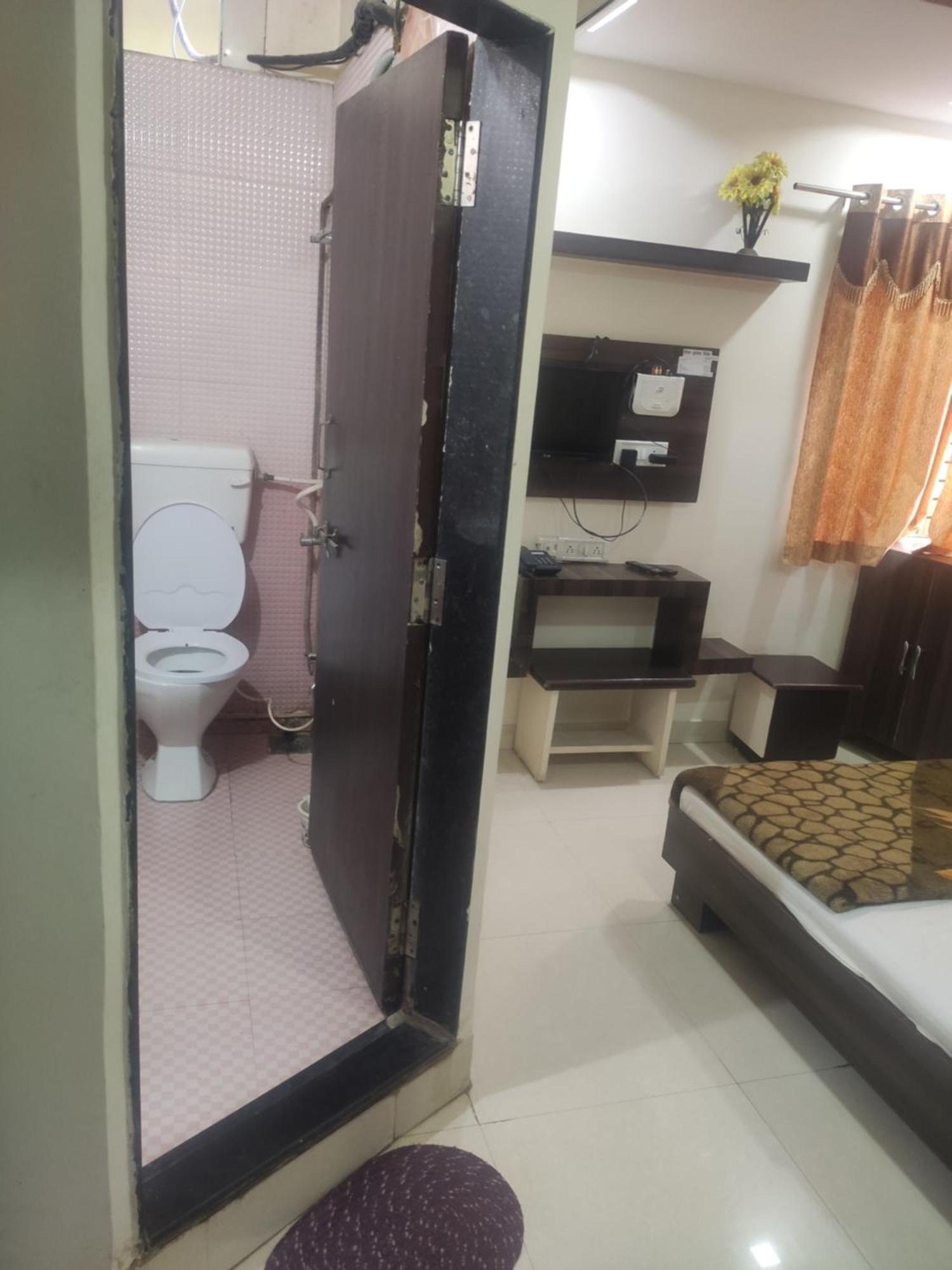 Hotel Vrandavan Palace Near Mahakal Temple Ujjain Dış mekan fotoğraf