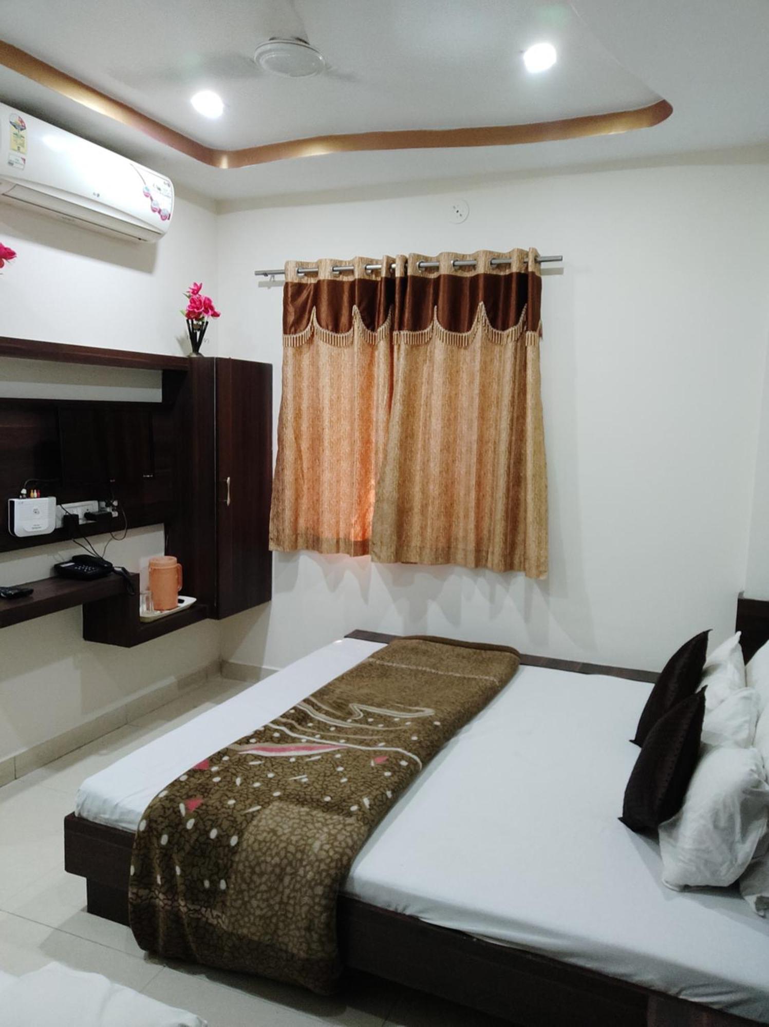 Hotel Vrandavan Palace Near Mahakal Temple Ujjain Dış mekan fotoğraf