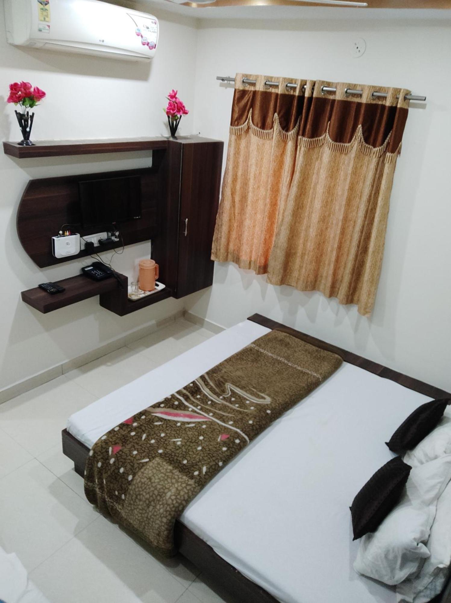 Hotel Vrandavan Palace Near Mahakal Temple Ujjain Dış mekan fotoğraf