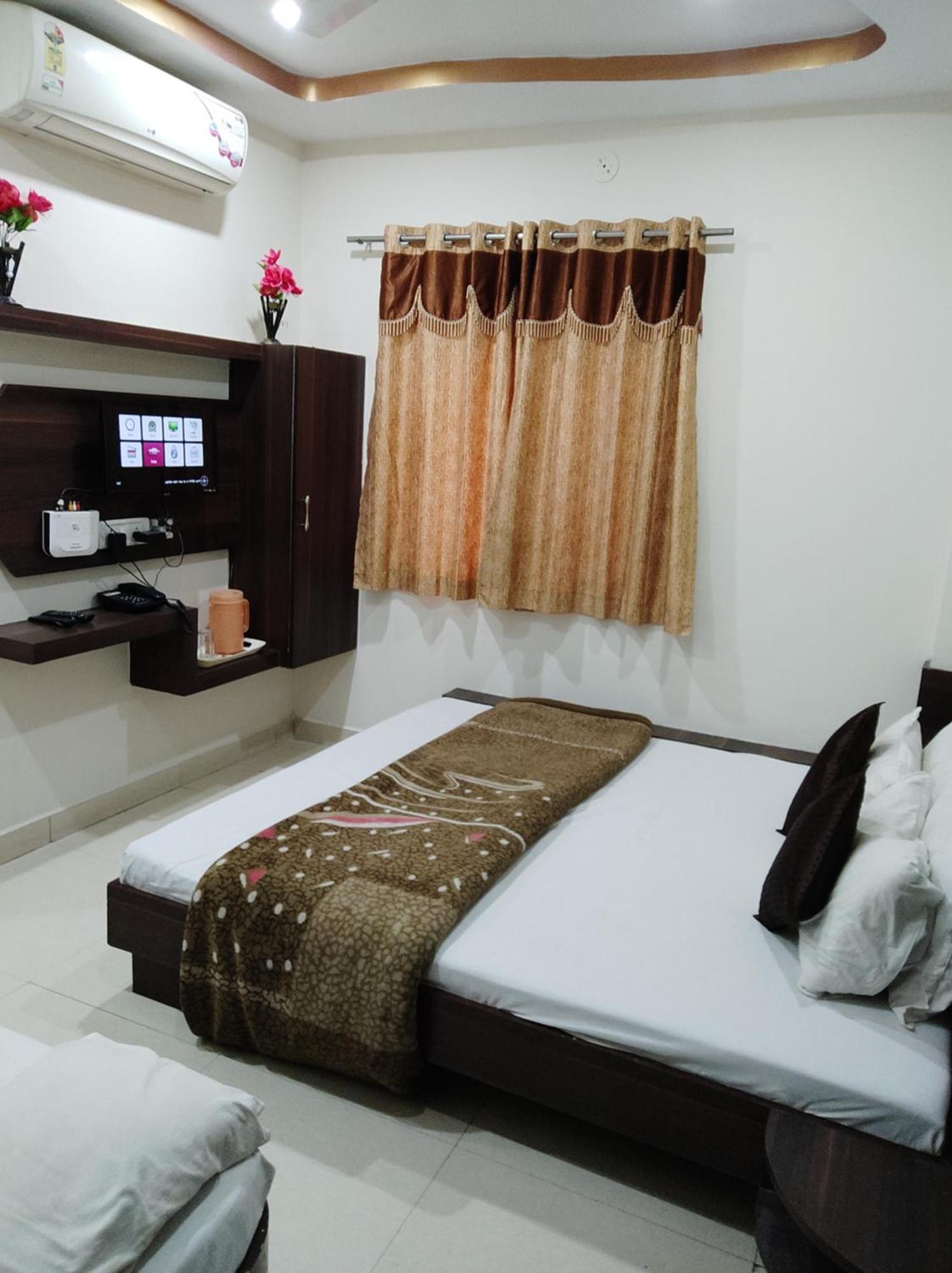 Hotel Vrandavan Palace Near Mahakal Temple Ujjain Dış mekan fotoğraf